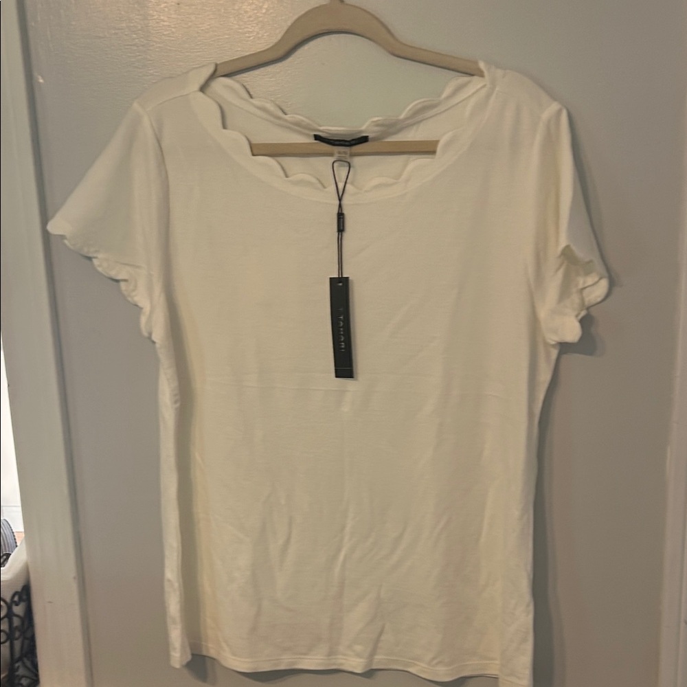 T Tahari Cream Scalloped Neck Short Sleeve Top